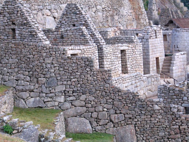 Ashlar technique is used to build structures in Machu Picchu