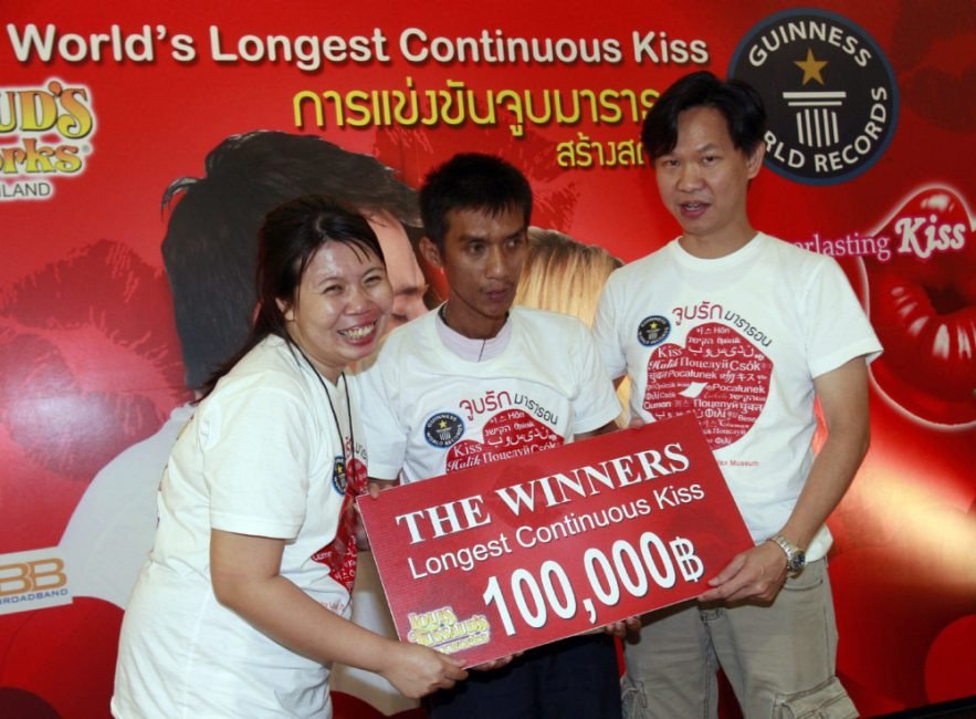 Laksana & Ekkachai Tiranarat is the Thai couple who held kissing record for 58 hours, 35 minutes and 58 seconds - Serious Facts