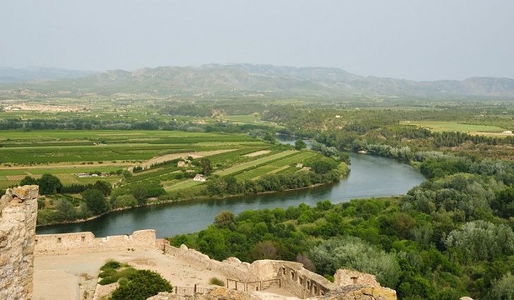 Rio Ebro with 910 km of length