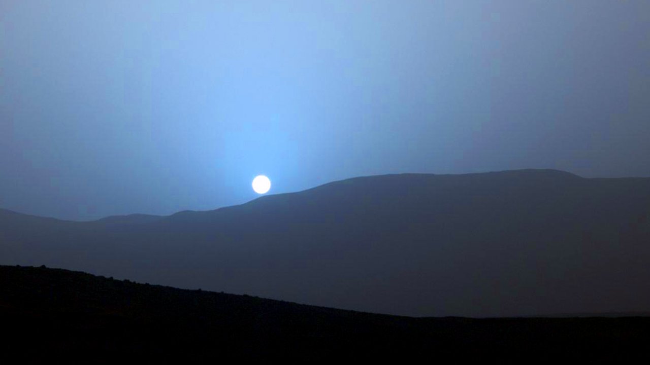 Sun set is blue On Mars