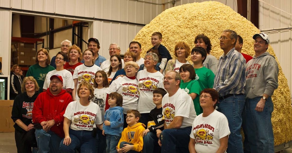 The world’s largest popcorn ball was 12 feet in diameter and weighed 5,000 pounds - Serious Facts