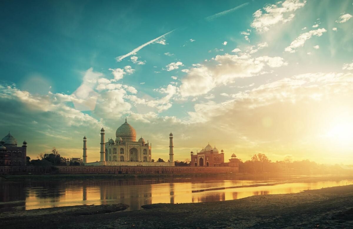 40 Precious Taj Mahal Facts